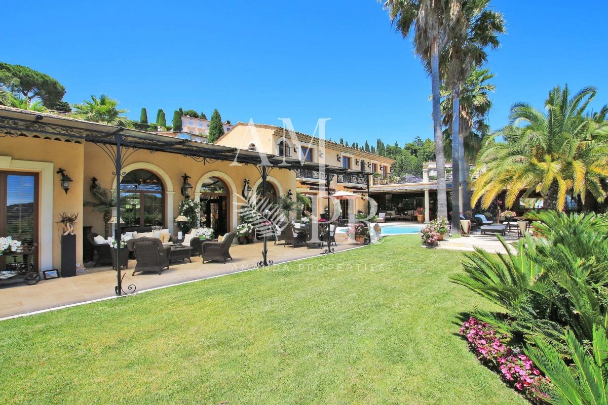 Unique - Propriété Exceptionnelle À La Vue Incroyable Au Pied Du Vieux Village -  12 Personnes<span>À Mougins