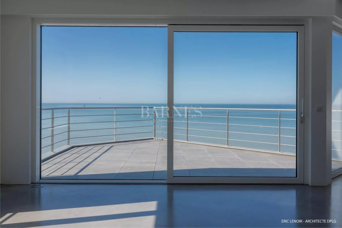 Bénerville-Sur-Mer, Custom Property With A Panoramic Sea View<span>In Deauville
