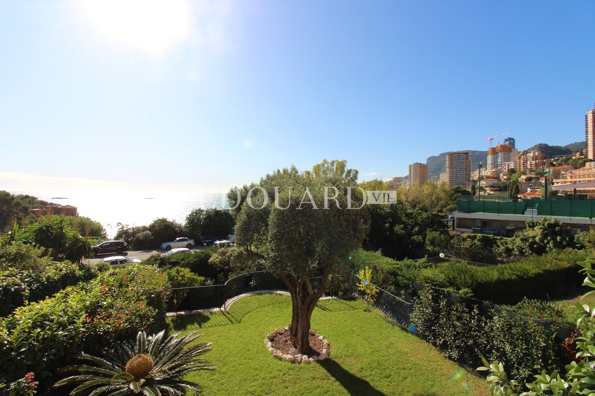 French Riviera Property | Three Bedroom Apartment With Large Terrace And A Fabulous Sea View, In A Prestigious Building With Caretaker And Swimming Pool, Sole Agency<span>In Roquebrune-Cap-Martin