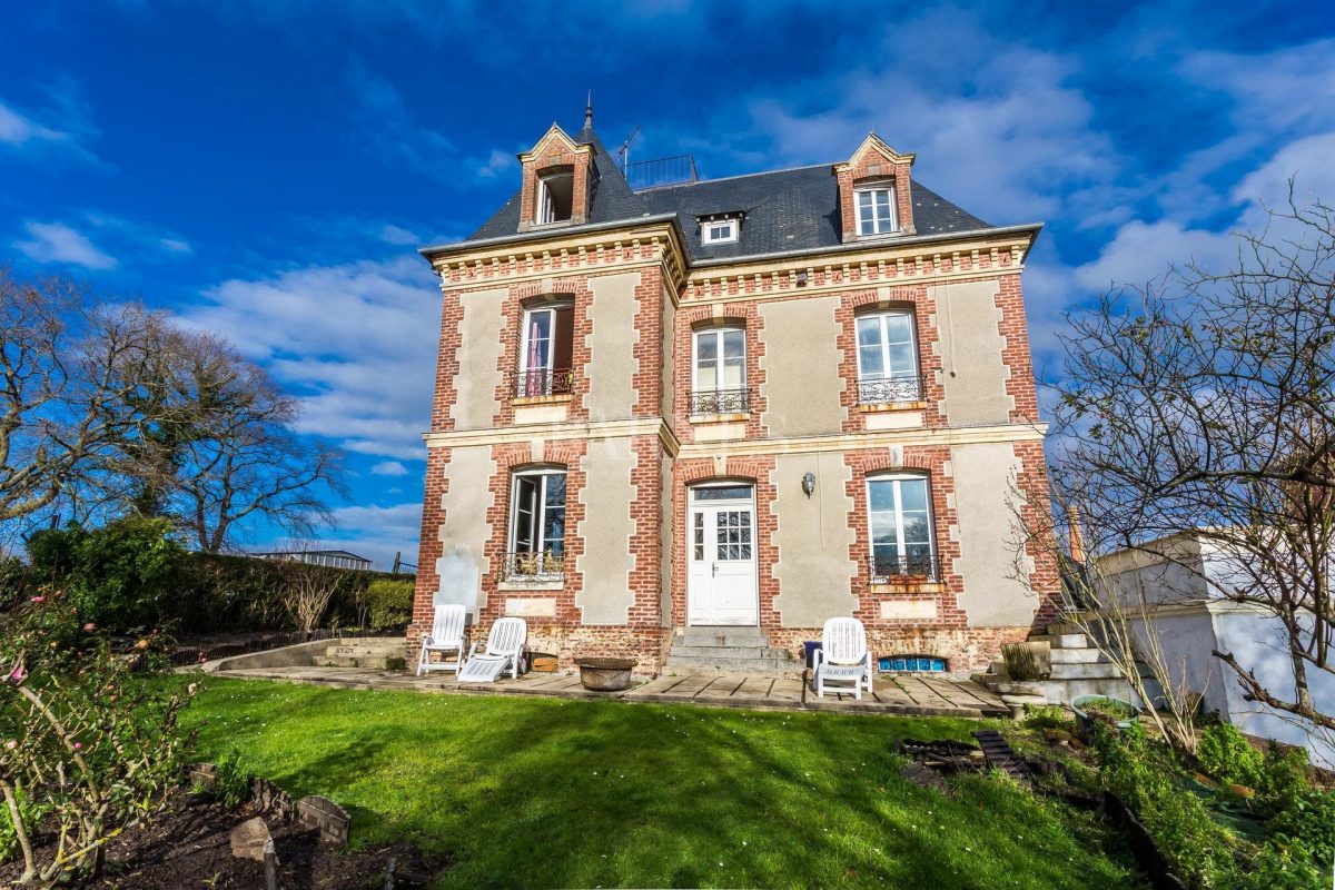 Trouville-Sur-Mer, Property With 5.5 Ha (13.6 Acres) Of Land On The Upper Reaches<span>In Trouville-sur-Mer
