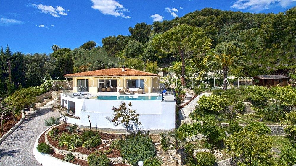 Luxueuse Villa De 4 Chambres Entièrement Rénovée Avec Studio Indépendant<span>À Roquebrune-Cap-Martin