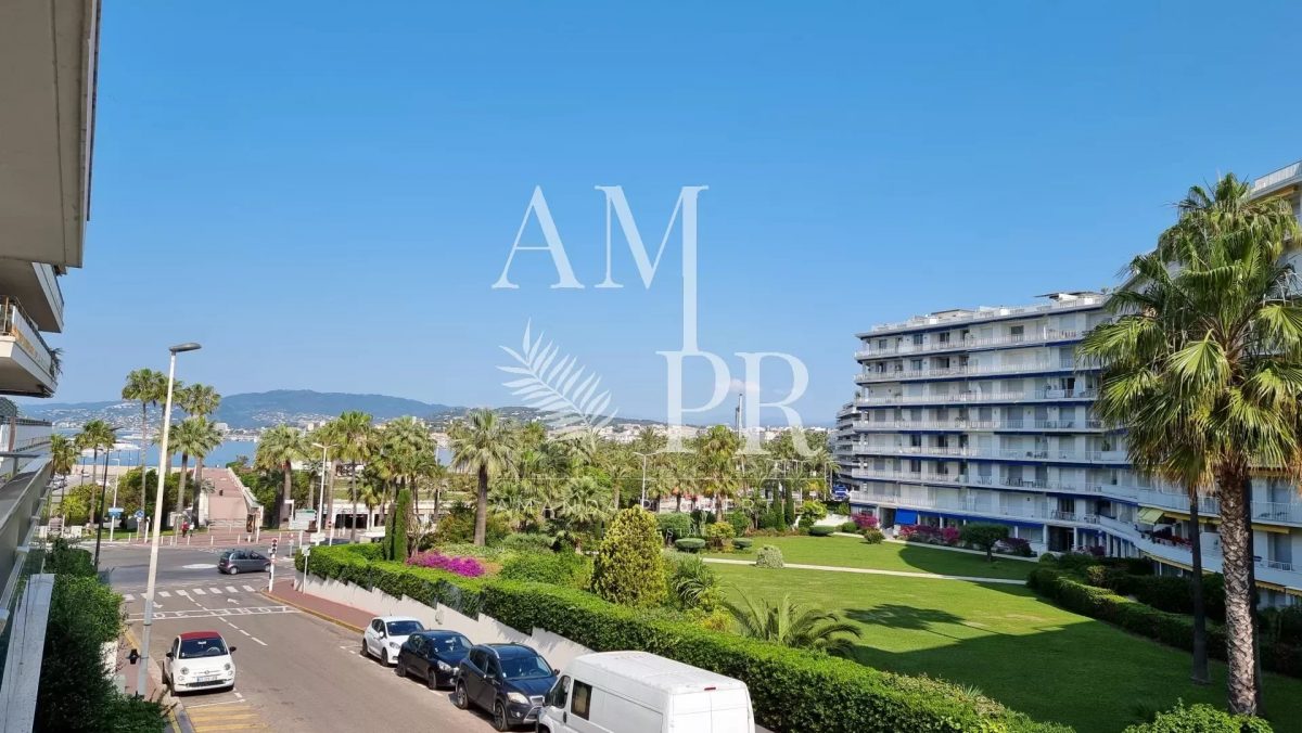 Cannes Pointe Croisette - Appartement De 36 M2 - Vue Mer Latérale - 2 Personnes<span>À CANNES