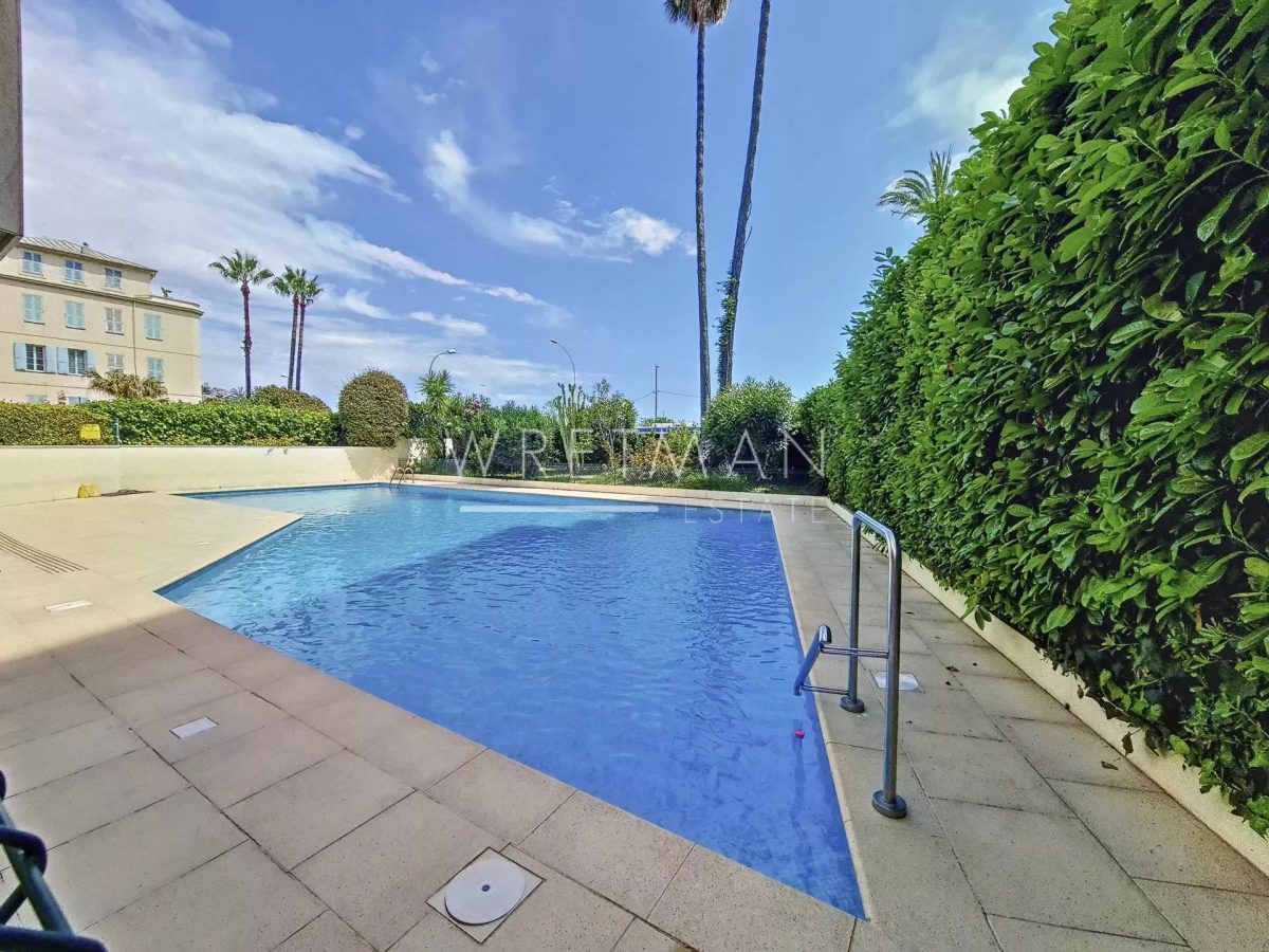 Lumineux 3 Pièces Dans Une Résidence Front De Mer Avec Piscine - Menton Garavan<span>À Menton