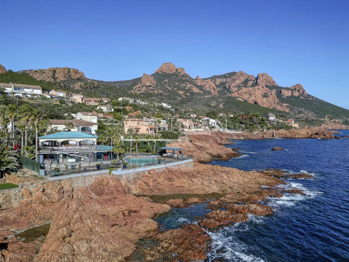 Villa Pieds Dans L'eau - Corniche D'or Entre Cannes Et Saint Raphaël<span>À Saint-Raphaël