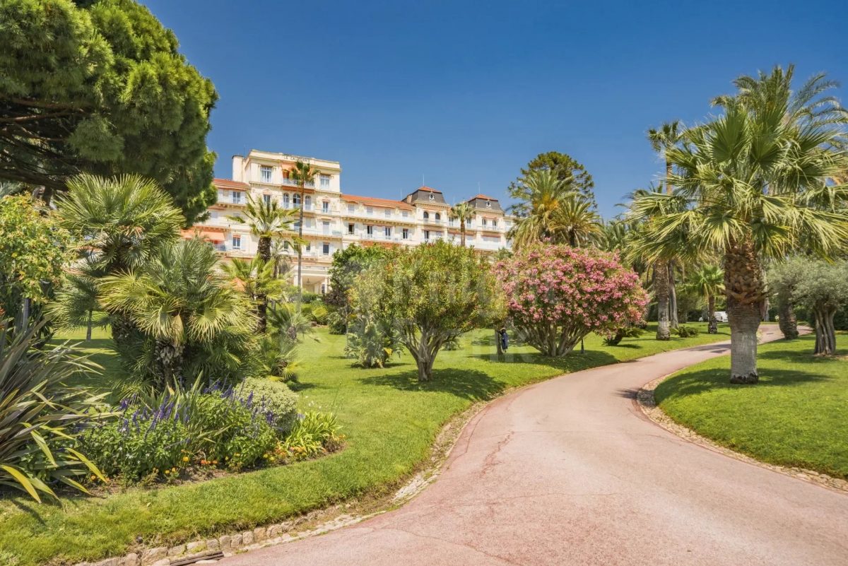 Cannes Californie - Appartement 4 Pièces Dans Résidence Bourgeoise Avec Vue Mer<span>À CANNES