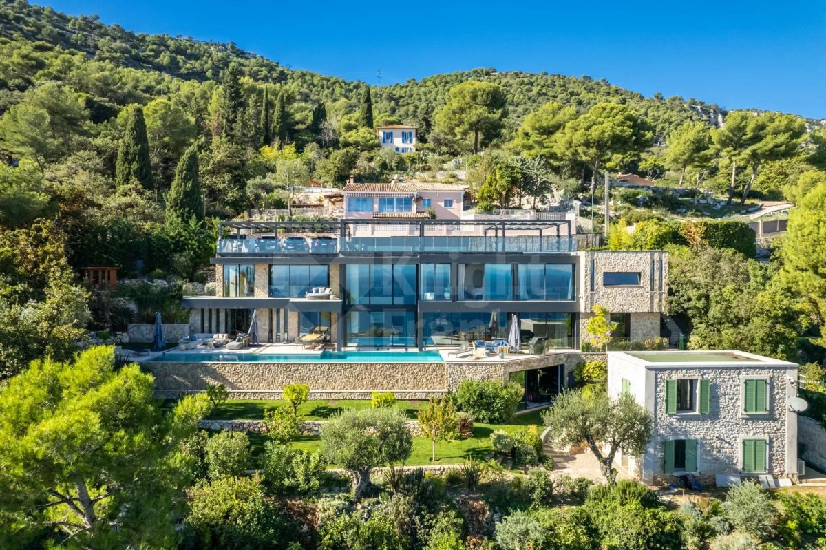 Très Belle Et Moderne Villa Sur Les Hauteurs De Monaco À La Turbie<span>À La Turbie