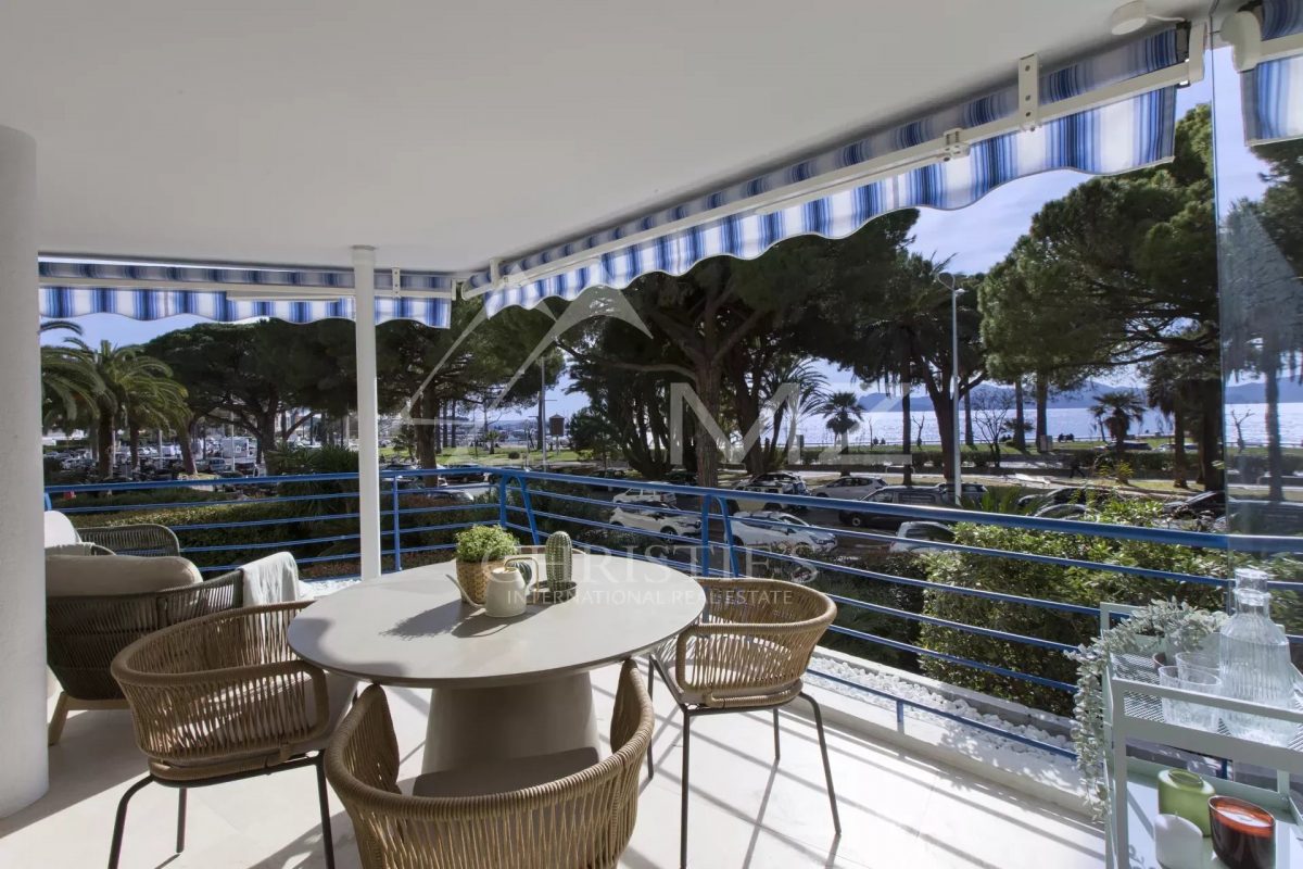 Cannes Croisette - Appartement 3 Pièces Vue Mer<span>À CANNES