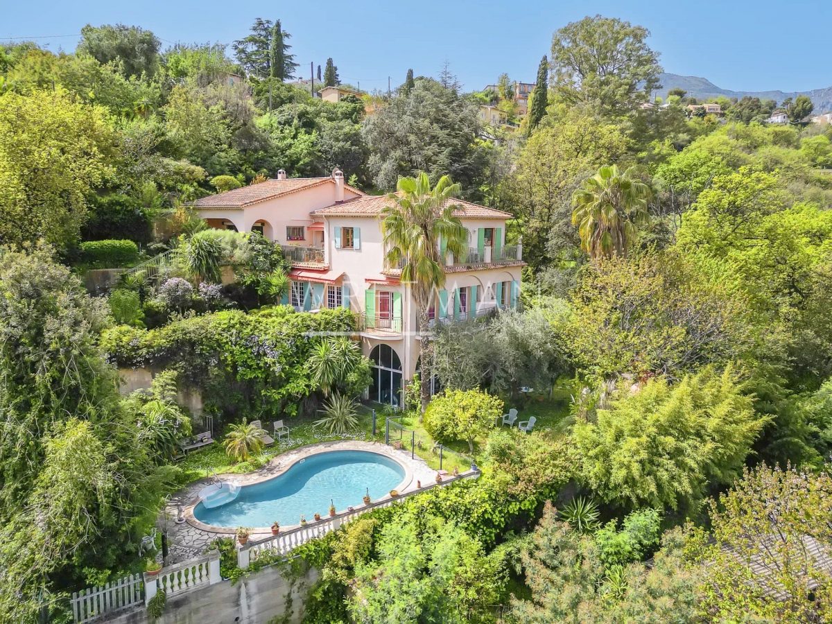 Villa Provençale Avec Piscine Et Terrain Vue Mer -  Menton Madone<span>À Menton