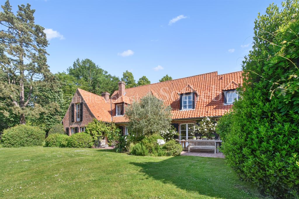 Uniquement Chez Nathalie Forest Sotheby's. Croix Résidentiel , Magnifique Propriété De L 'architecte<span>À Croix