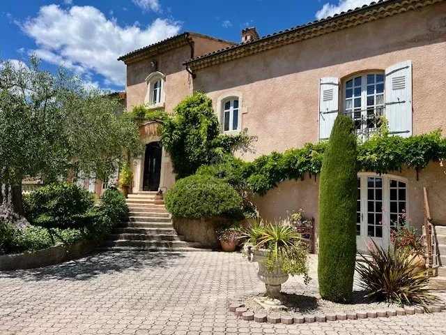 Rare! Villa De Charme À Vendre Avec Magnifique Vue Sur Les Collines!<span>À Auribeau-sur-Siagne