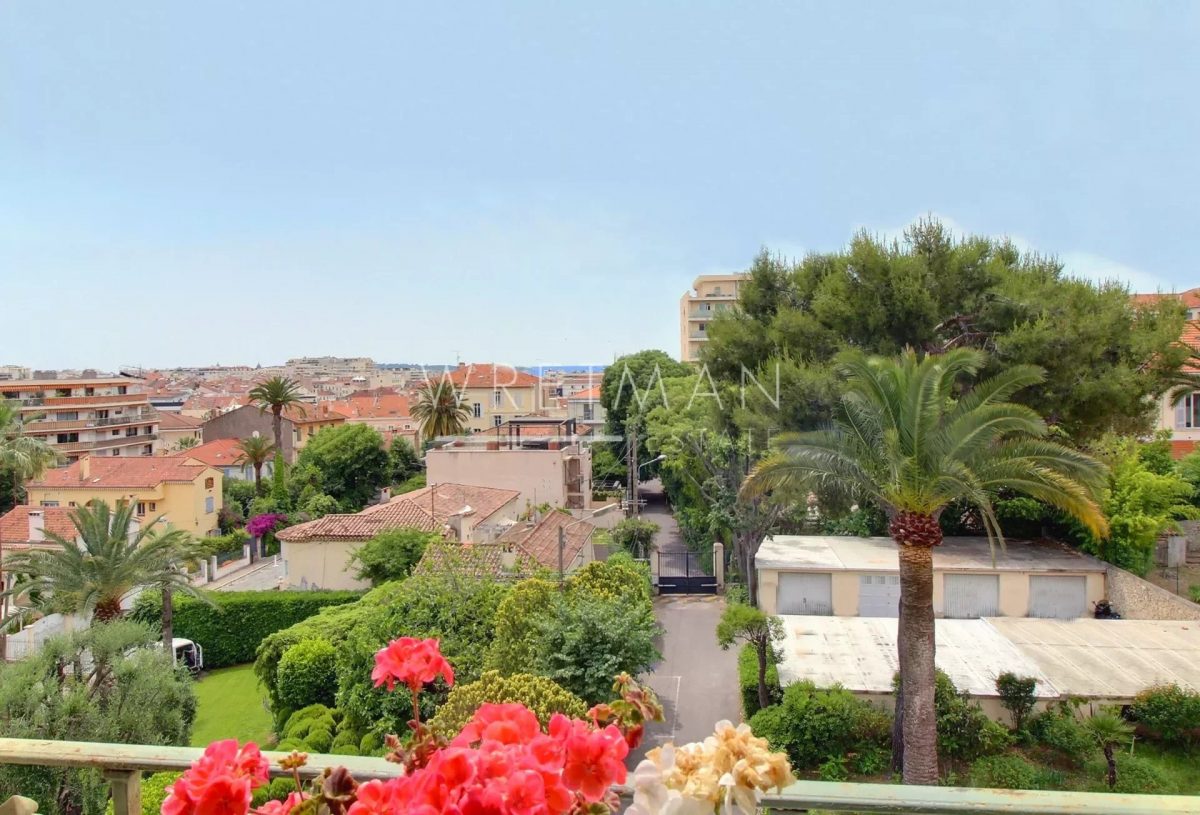 Appartement Bourgeois De 4 Pièces Et Son T1 Indépendant Au Calme - Cannes Saint-Nicolas<span>À CANNES