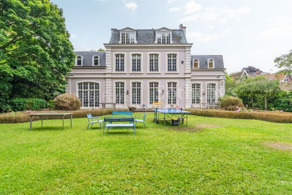 La Madeleine, Maison Bourgeoise Érigée Sur Une Parcelle De 1700 M2, Garage, Jardin.<span>À LA MADELEINE