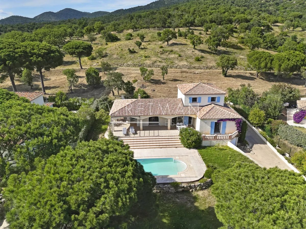 Belle Villa Au Bord De La Nature - Sainte Maxime<span>À Sainte-Maxime