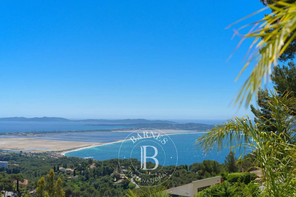 Vente - Hyeres - Maison De 290 M² - Vue Mer<span>À Hyères