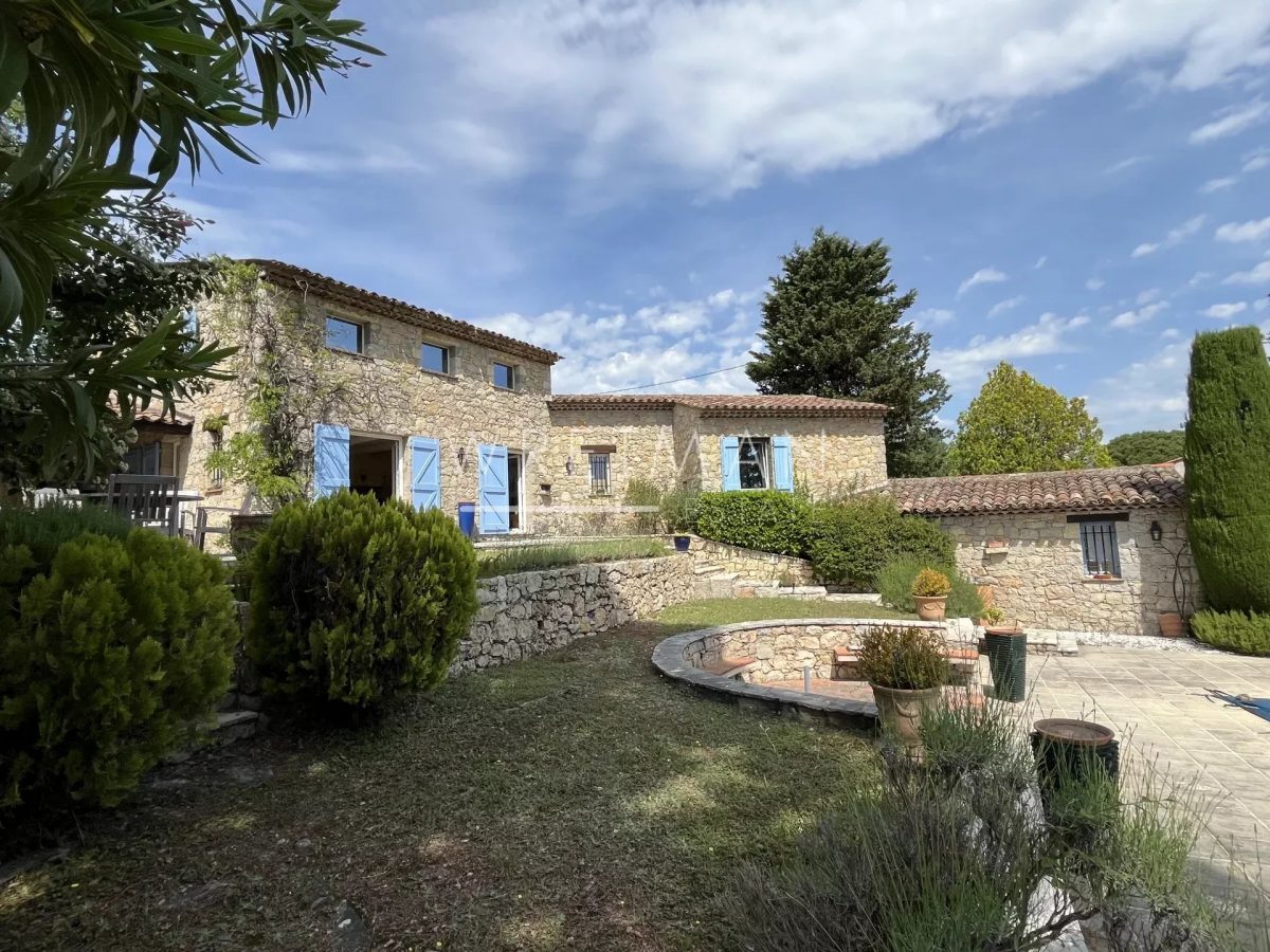 Villa En Pierre Avec Appartement - Saint Paul En Forêt<span>À Saint-Paul-en-Forêt