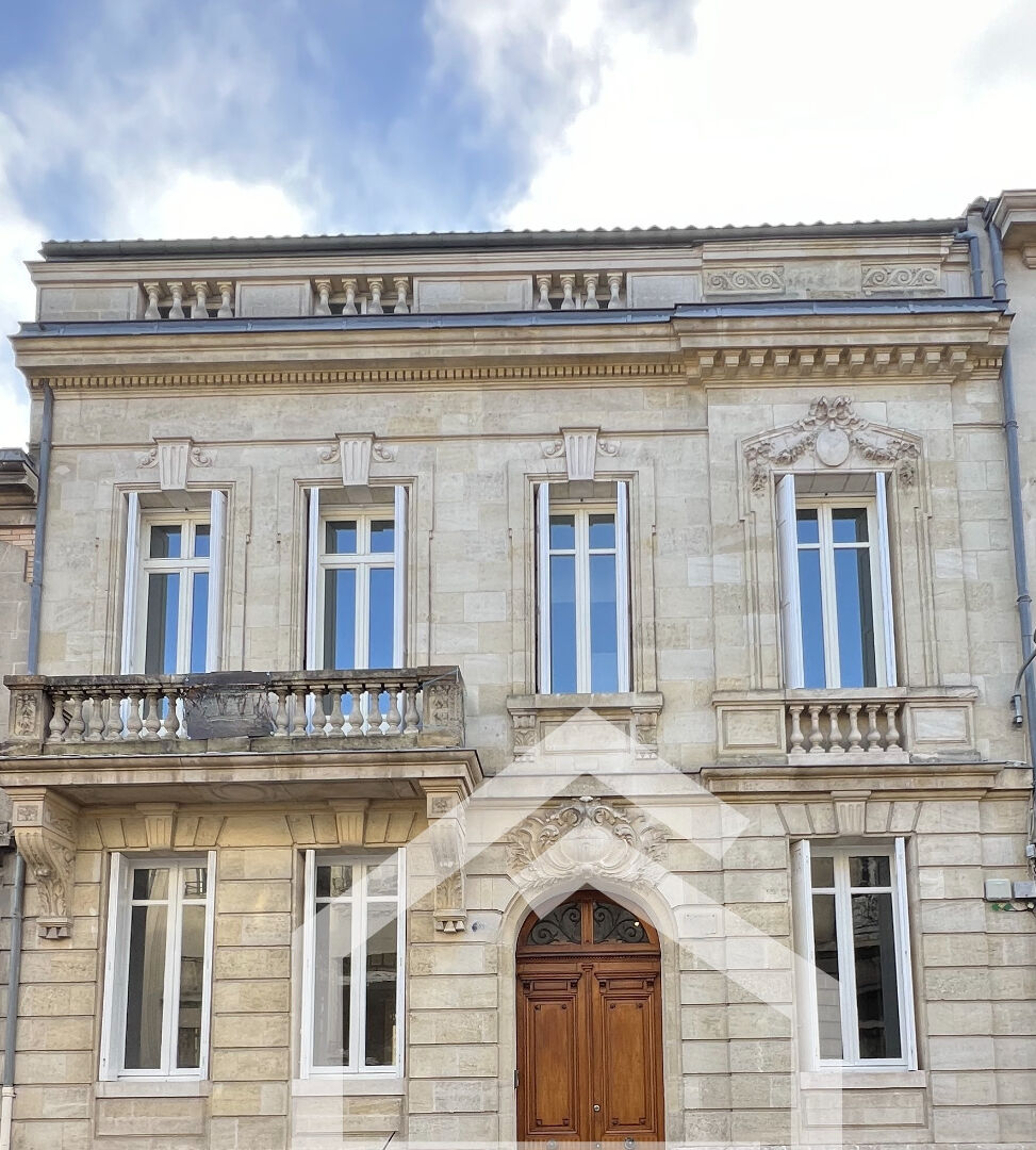 Hôtel Particulier Totalement Rénové, Beau Terrain, Piscine, Grand Garage Et Dépendances<span>À Bordeaux