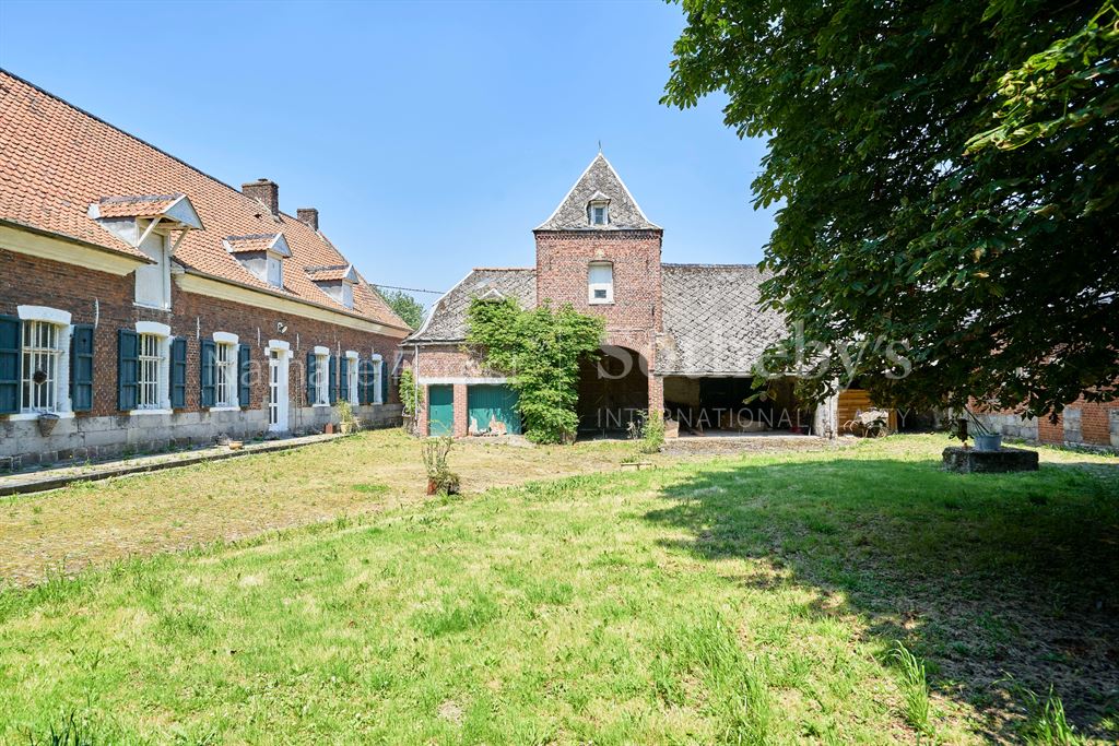 Superbe Corps De Ferme Du 18Ème Siècle Avec Cour Au Carré À Rénover<span>À ST AMAND LES EAUX