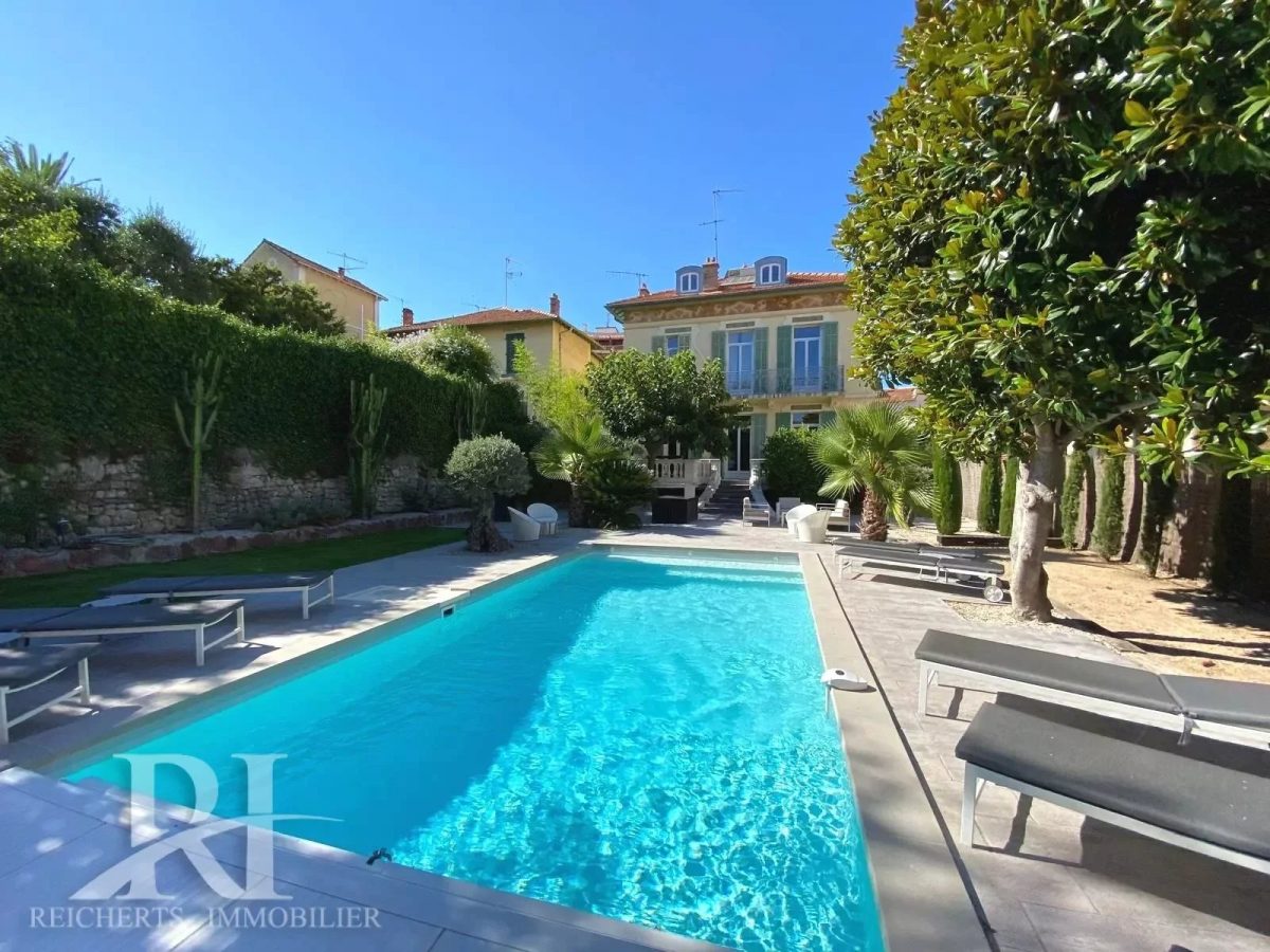 Propriété Belle Epoque 6 Chambres Avec Piscine / Cannes Centre<span>À CANNES