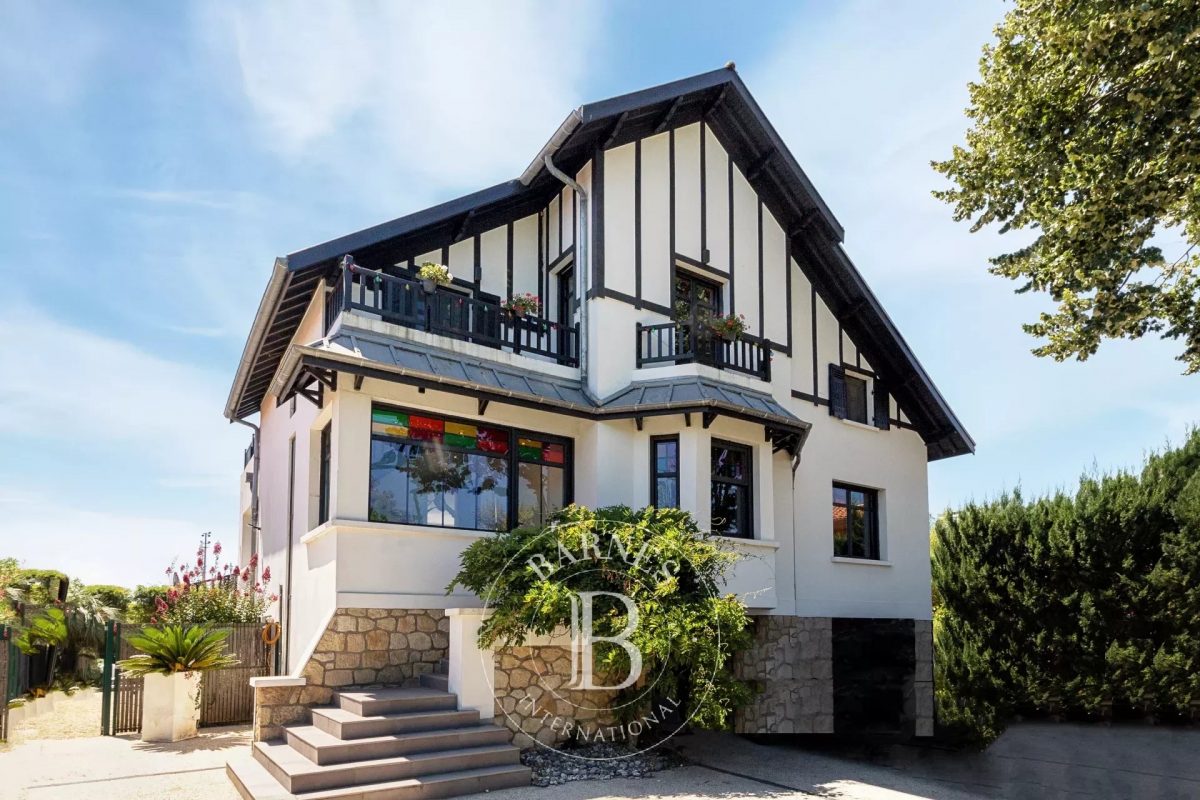 Magnifique Villa Rénovée, 5 Chambres Et Piscine À Arcachon<span>À Arcachon