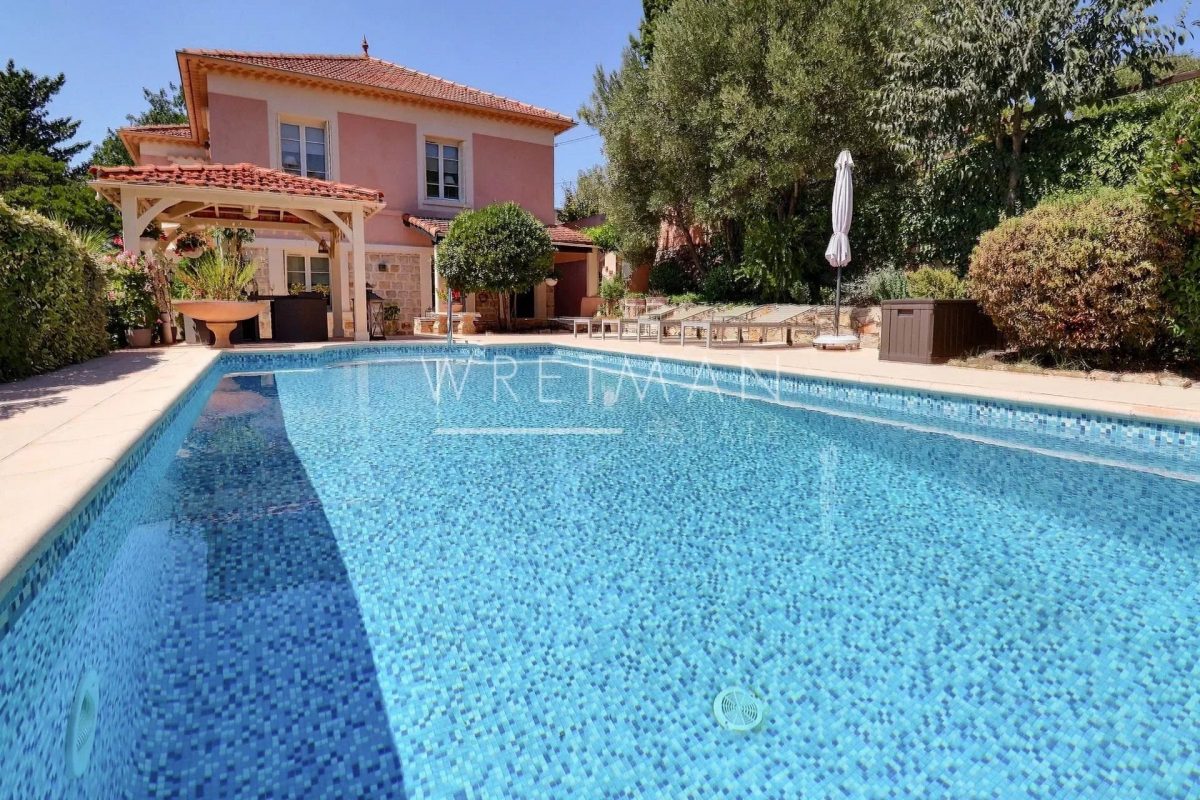 Villa De Style Avec Piscine Proche Du Centre Ville - Draguignan<span>À Draguignan