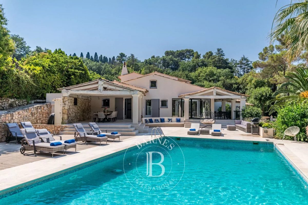 Magnifique Villa - 4 Chambres - Piscine - Tennis - Mougins<span>À Mougins