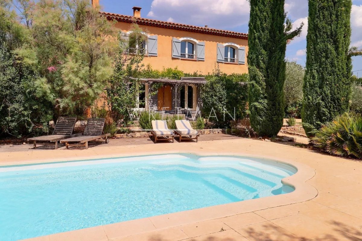 Spacieuse Villa Avec 7 Chambres Et Piscine - Carcès<span>À Carcès