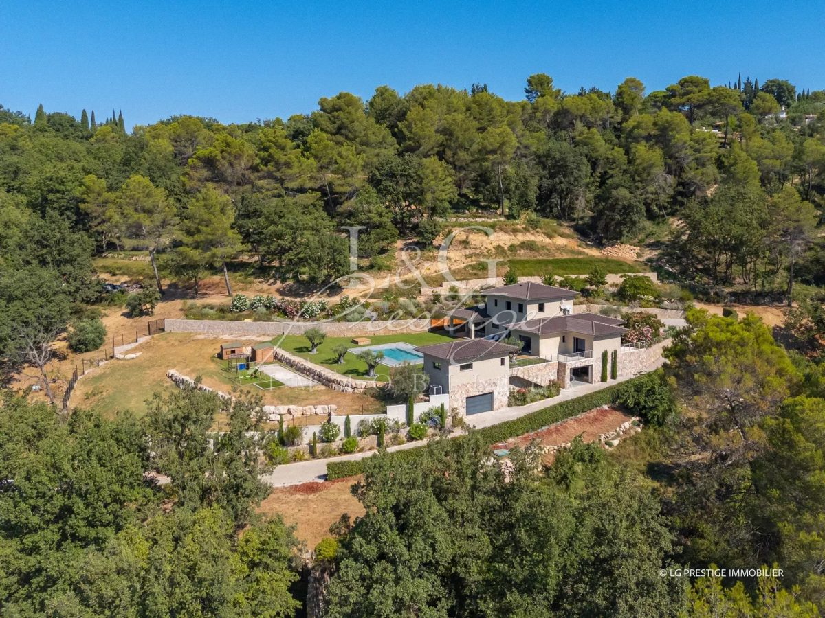 Superbe Propriété Sur Un Domaine De Plus De 2.5 Hectares<span>À Montauroux