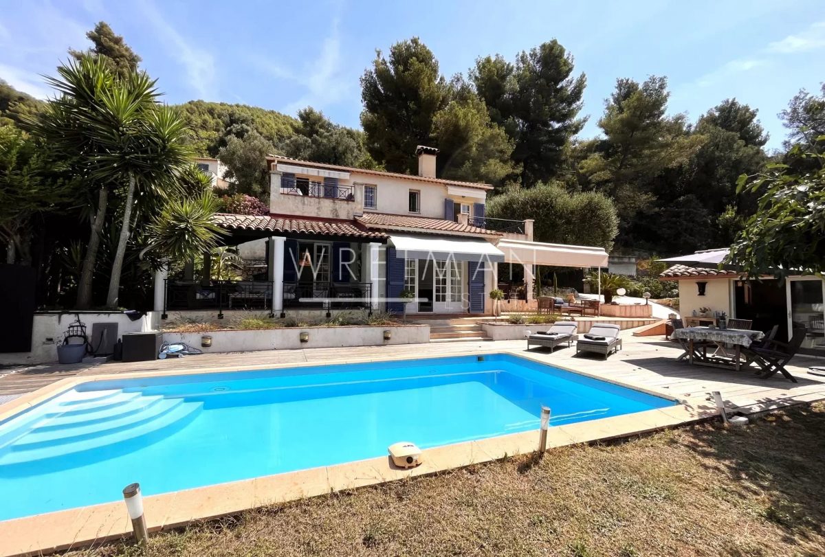 Somptueuse Villa Avec Piscine, Terrasses Et Jardin - Menton<span>À Menton