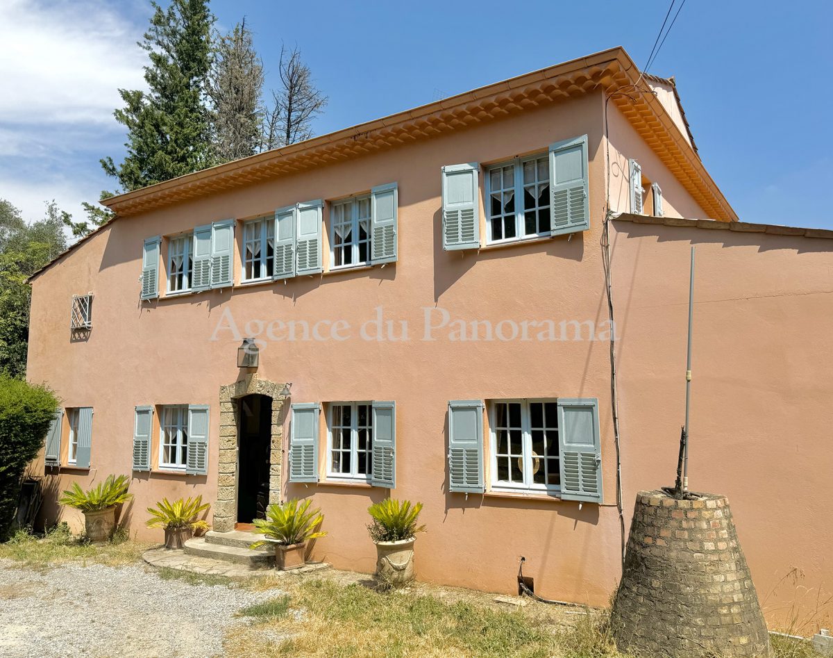 Une Incroyable Vue Pour Cette Belle Bastide Entouree De Nature<span>À Grasse