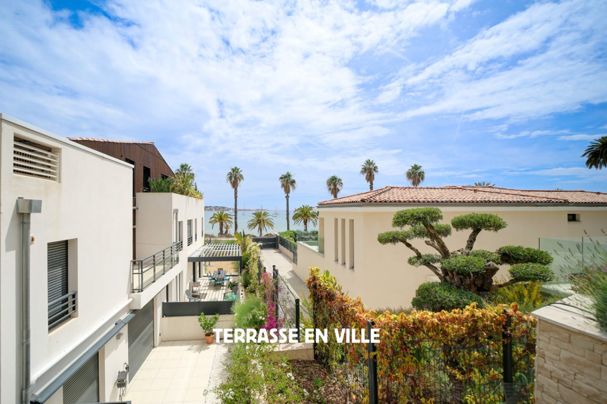 Front De Mer -  T3 65M2 - Terrasse Vue Mer 60M2 - Parking - 790 000€<span>À Bandol