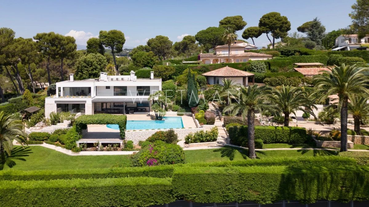 Villa D'exception À Antibes Offrant 8 Chambres Et Une Vue Panoramique Sur La Mer.<span>À Antibes