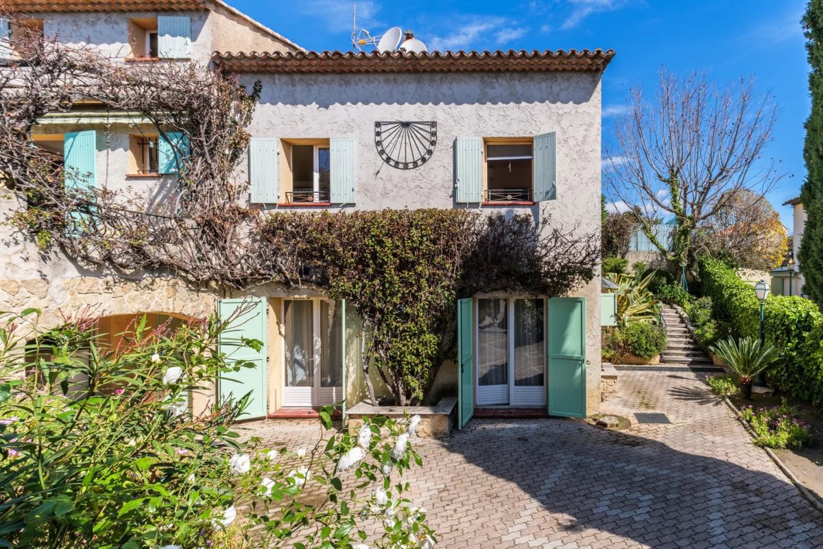 Cagnes Sur Mer / Val Fleuri - Maison 7 Pièces 207 M²<span>À Cagnes-sur-Mer