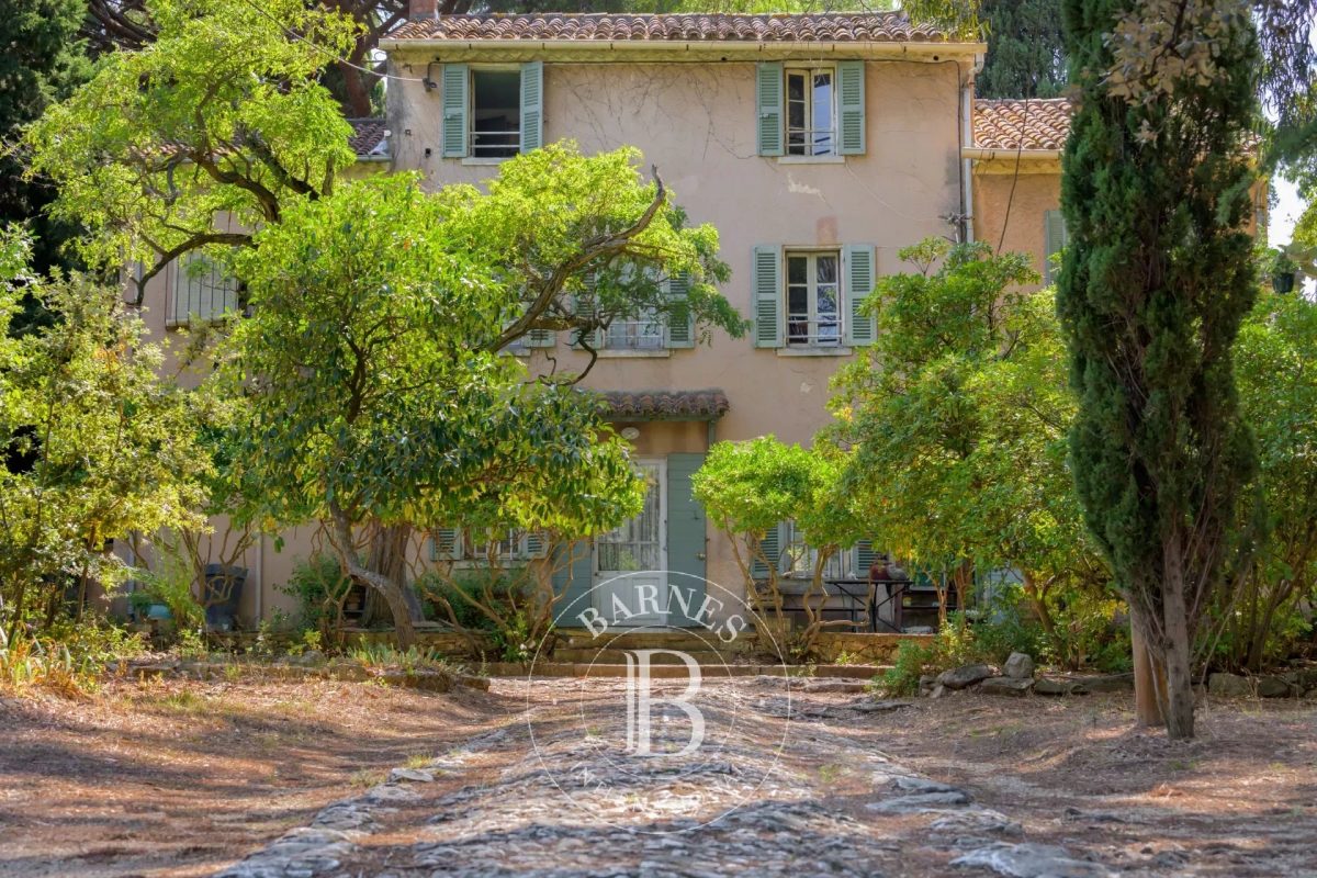 Toulon - Cap Brun - Grande Propriété Du Xviii Éme À Rénover- Au Calme - Proche Mer<span>À Toulon