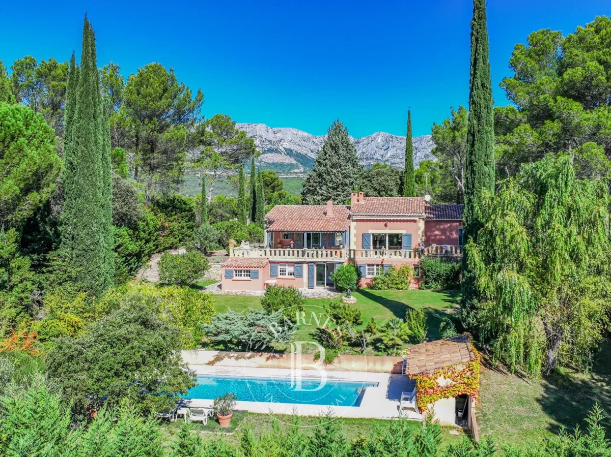 Aix Sud-Est - 20 Minutes - Maison 275 M² - 5 Chambres - Piscine - Calme - Vue<span>À AIX EN PROVENCE