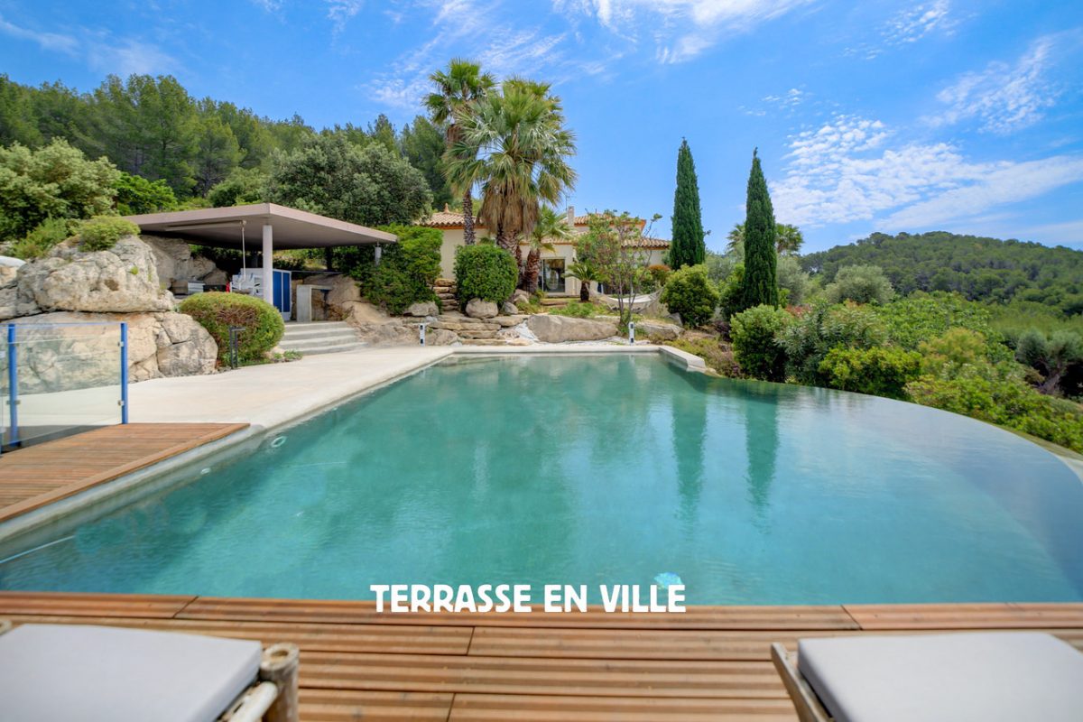 Sanary - Villa De Luxe 350M2 - Vue Mer Panoramique - Terrain 1Ha - Piscine - 2 595 000€<span>À Sanary-sur-Mer