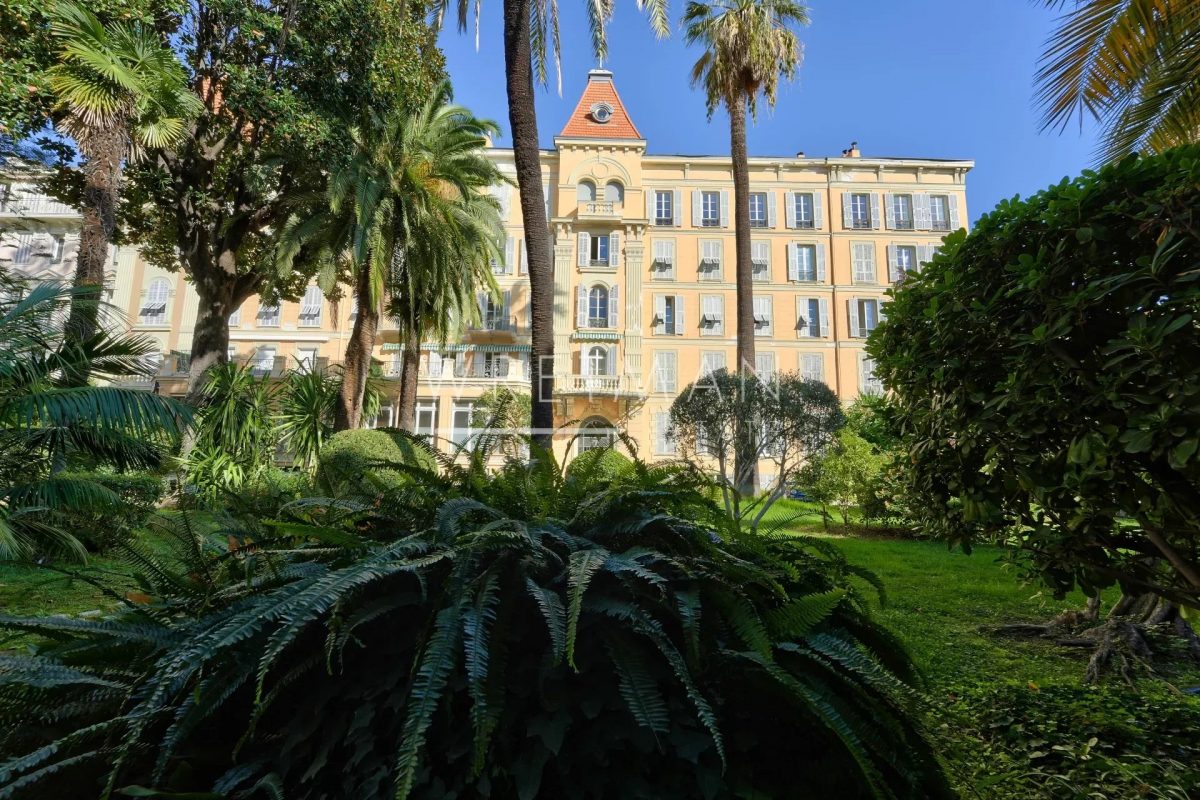 4 Pièces Bourgeois Avec Parc Paysager - Nice Carré D'or<span>À NICE