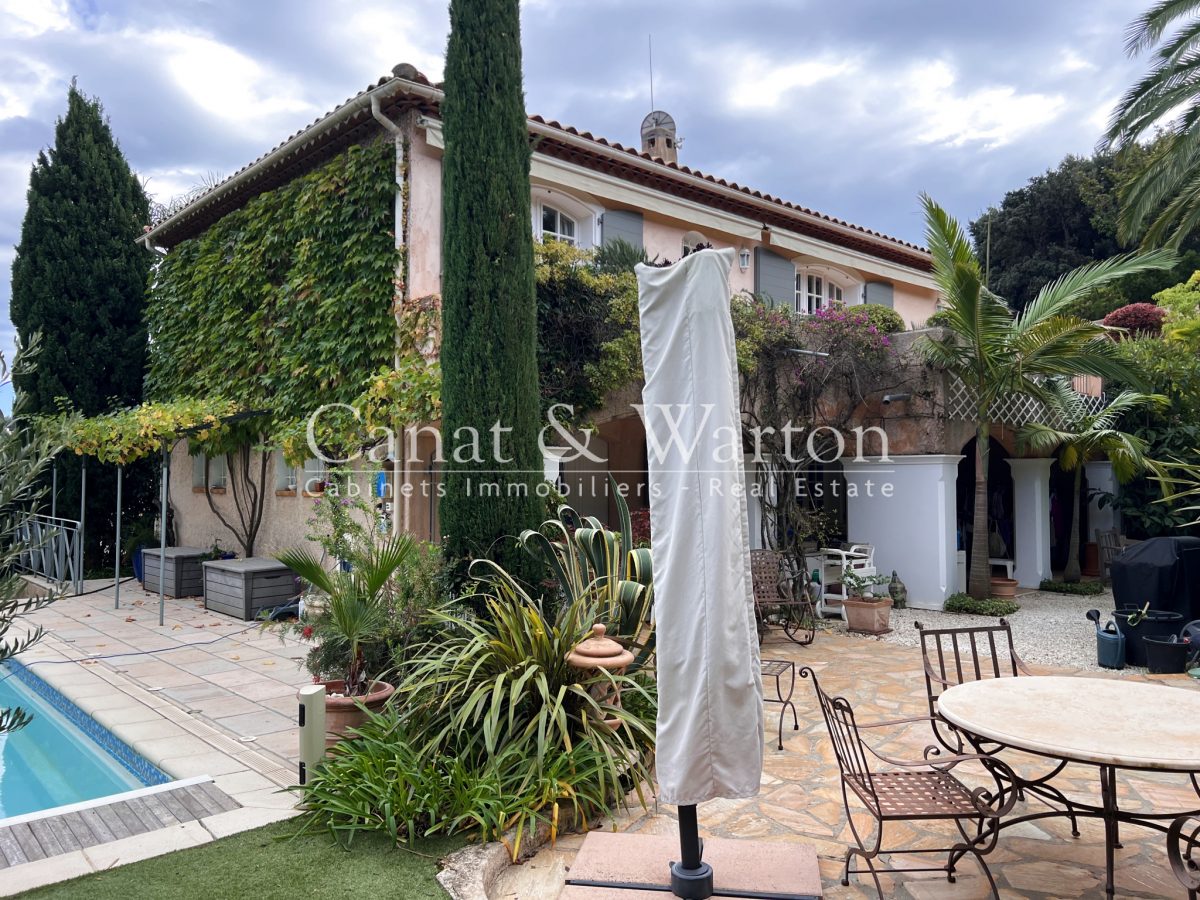 Proche Du Centre: Villa De Charme Avec Piscine<span>À Cavalaire-sur-Mer