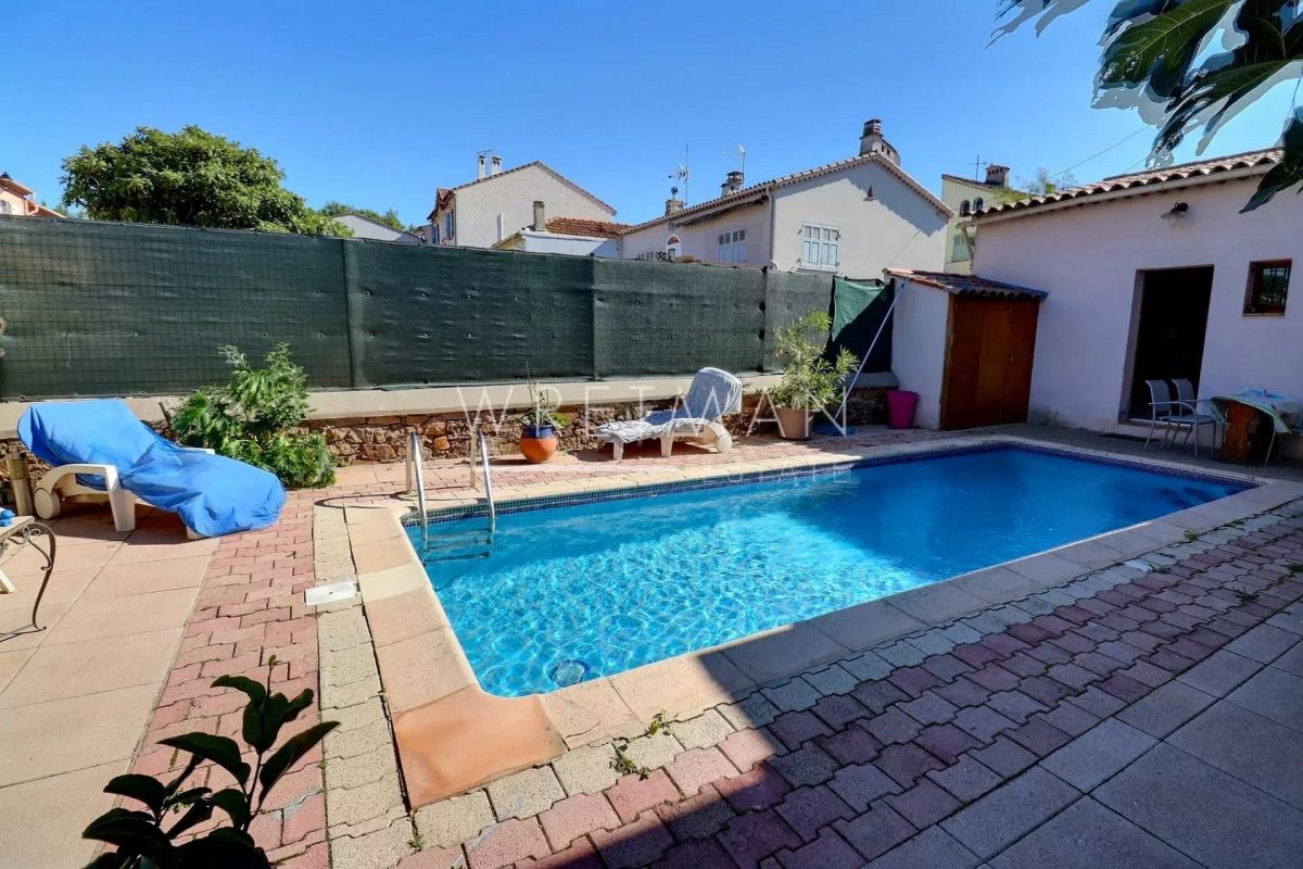 Maison De Village Avec Piscine Et Deux Appartements - Roquebrune-Sur-Argens<span>À Roquebrune-sur-Argens