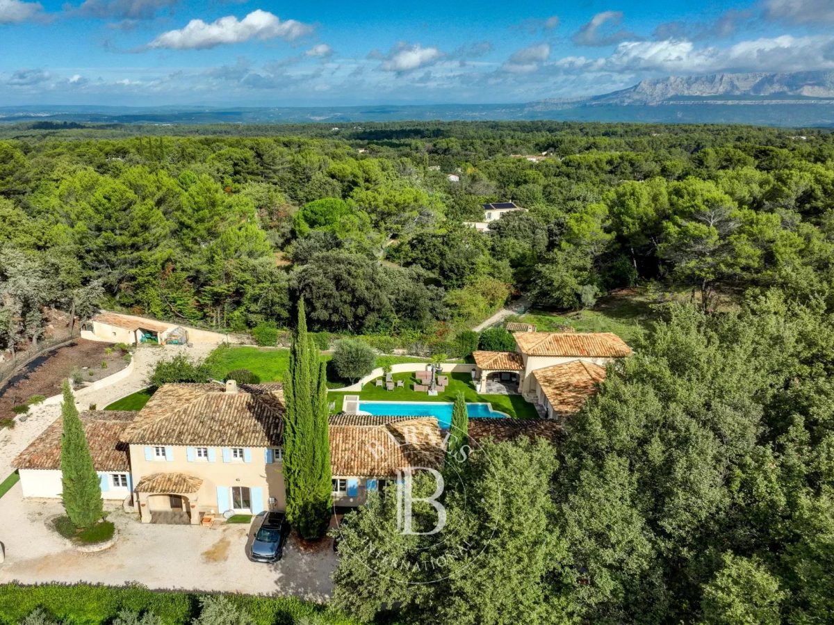 Proche D'aix-En-Provence- Propriete 8000M2 -7 Chambres- Piscine<span>À AIX EN PROVENCE