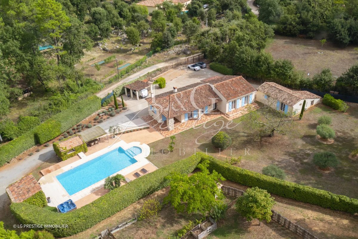 Superbe Propriété - 2 Habitations Avec Piscine<span>À Montauroux