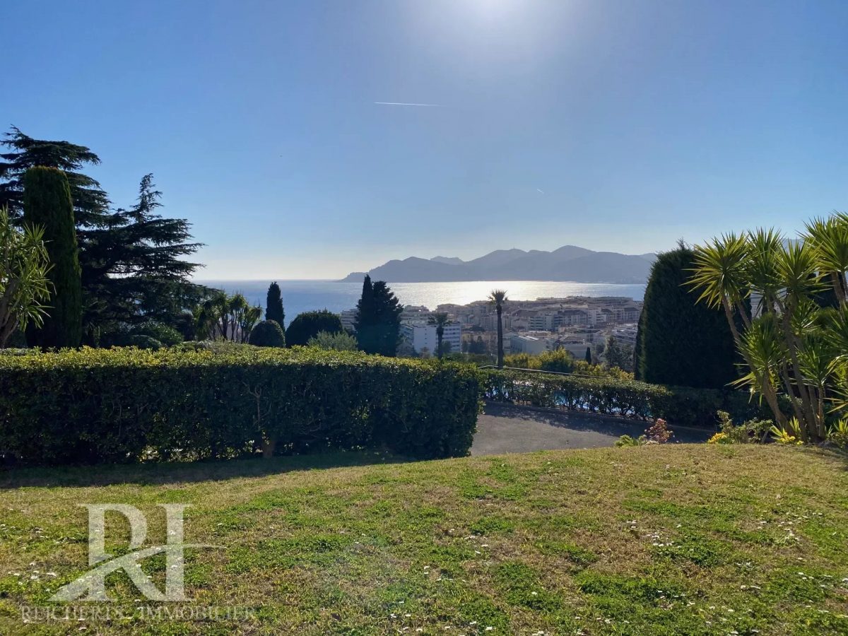 3 Pièces Vue Mer / Terrasse / Pkg / Cannes  Croix Des Gardes<span>À CANNES