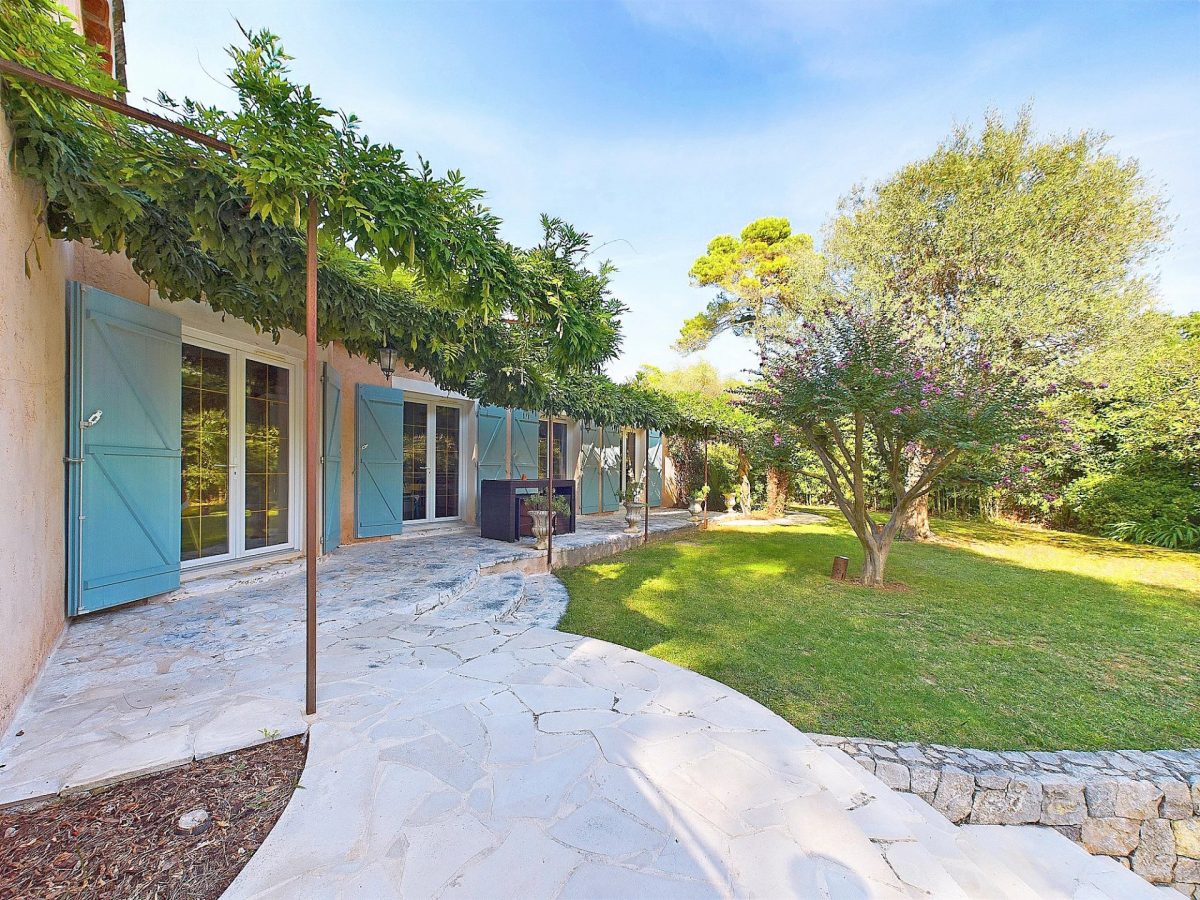 Maison Plein Pied Avec Jardin Plat Et Piscine<span>À Roquefort-les-Pins