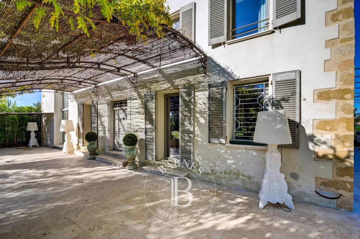 Magnifique Domaine Provençal Du Xviiie Siècle Entièrement Rénové Avec Des Matériaux Haut De Gamme - 14 Chambres – Piscine – Terrain 1.25Ha<span>À AIX EN PROVENCE