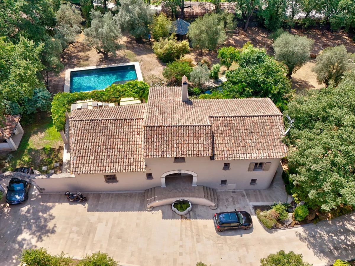 Magnifique Propriété Provençale 4 Chambres Avec Piscine Et Annexes<span>À Mougins