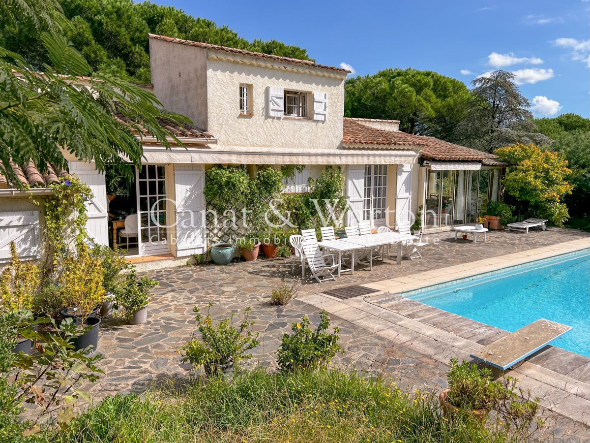 Dans Un Domaine Privé & Recherché: Villa Provençale De Charme Avec Piscine<span>À Cavalaire-sur-Mer