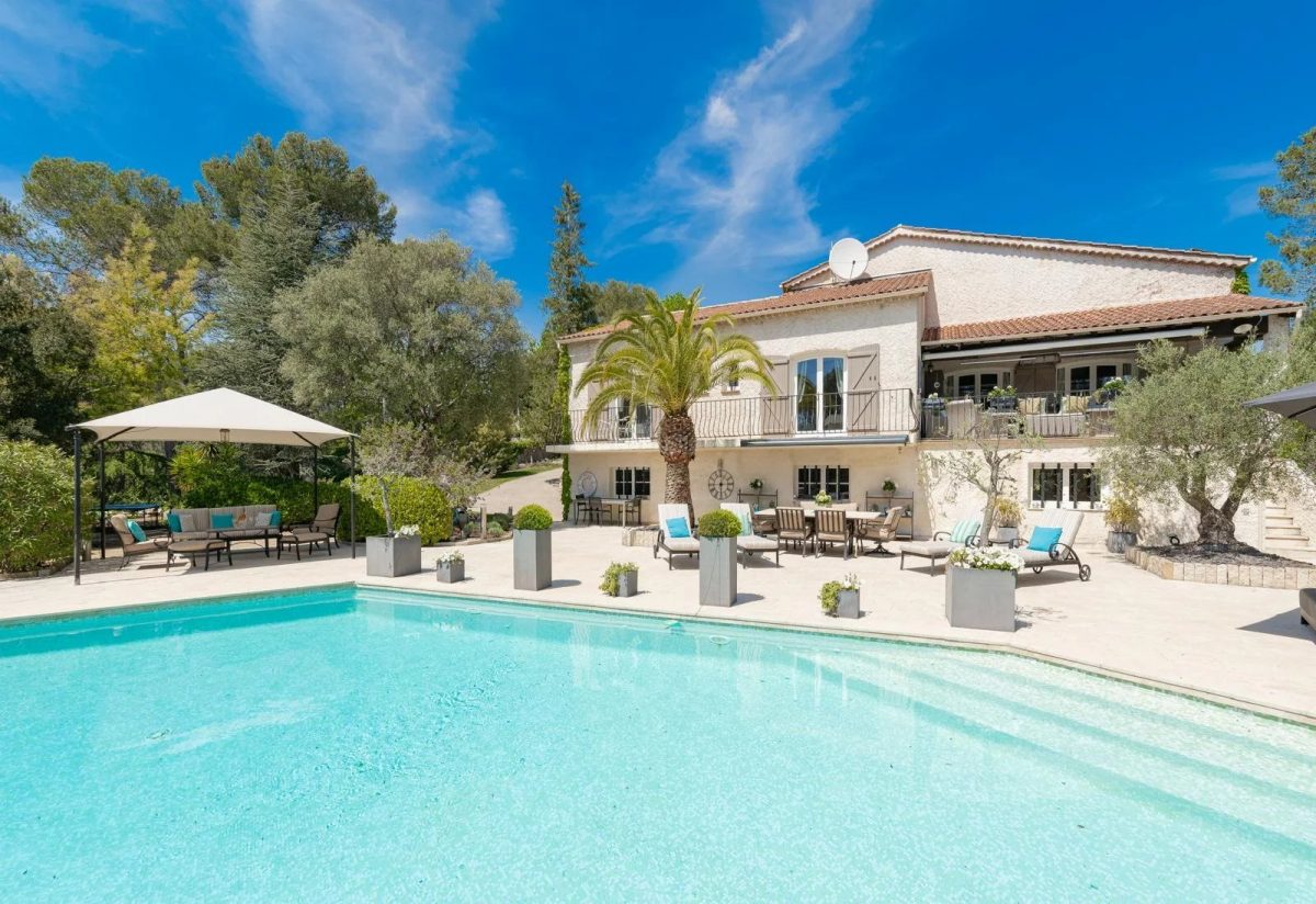 Maison Avec Piscine Au Campagne<span>À Roquefort-les-Pins