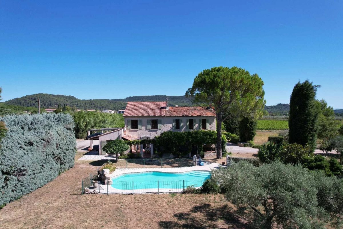 Charmante Propriété Avec 1 Hectare De Terrain  - Le Luc En Provence<span>À Le Luc