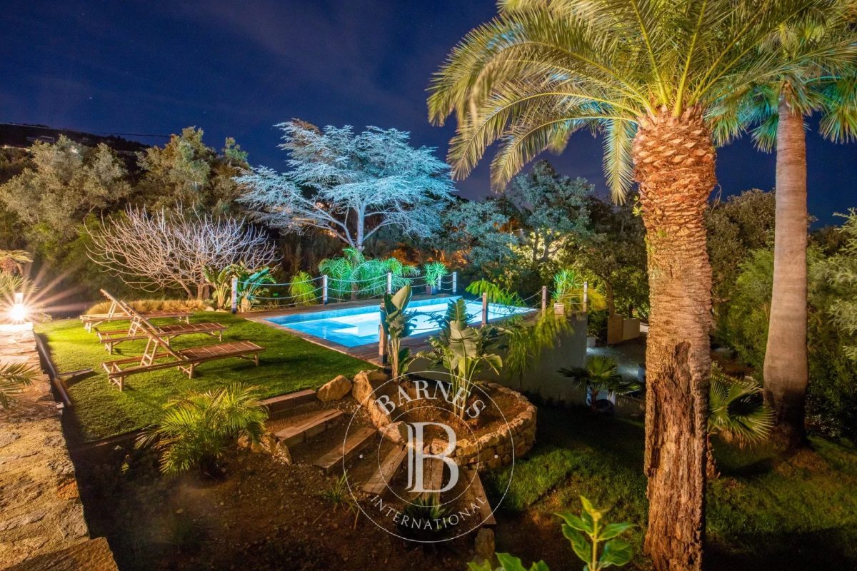 Vente Interactive - Exclusif Barnes -Grimaud - Villa Proche Plages - 5 Chambres - Piscine - Garage<span>À Grimaud