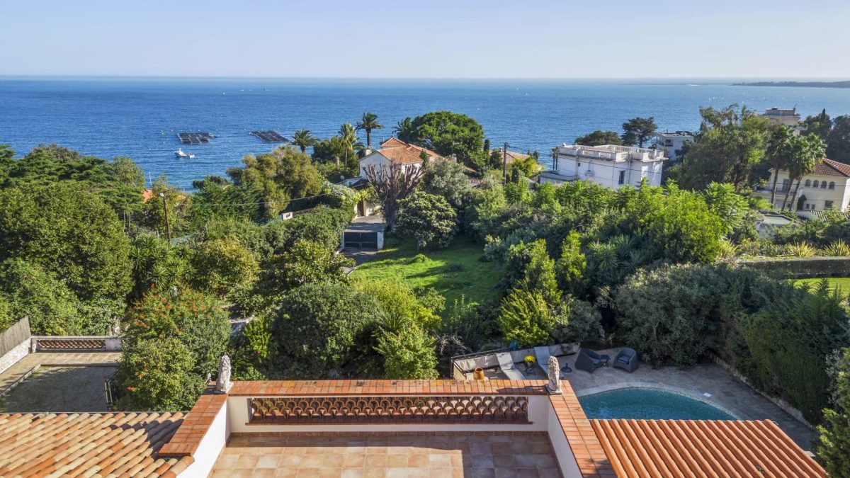 Maison Avec Terrain Arboré Et Avec Piscine Vue Dégagée Sur La Mer - Vallauris Quartier Californie<span>À Vallauris