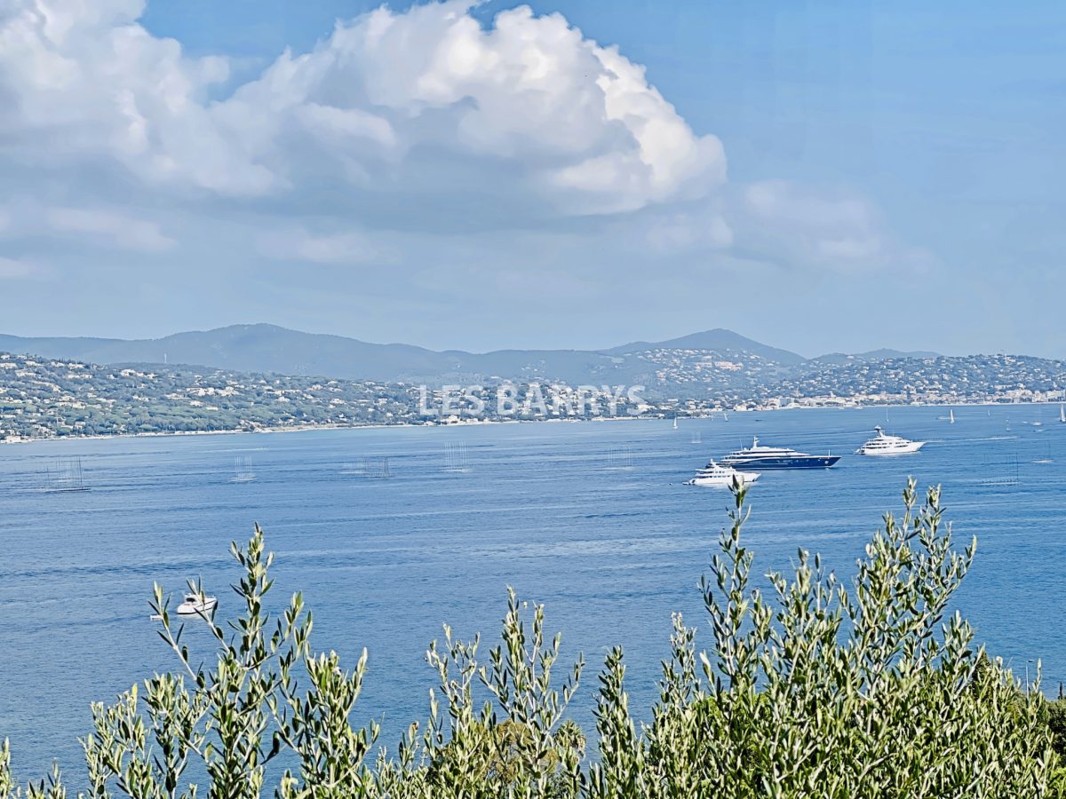 Gassin Magnifique Villa À Vendre, Superbe Vue Mer, Située Aux Portes De Saint Tropez.<span>À Gassin